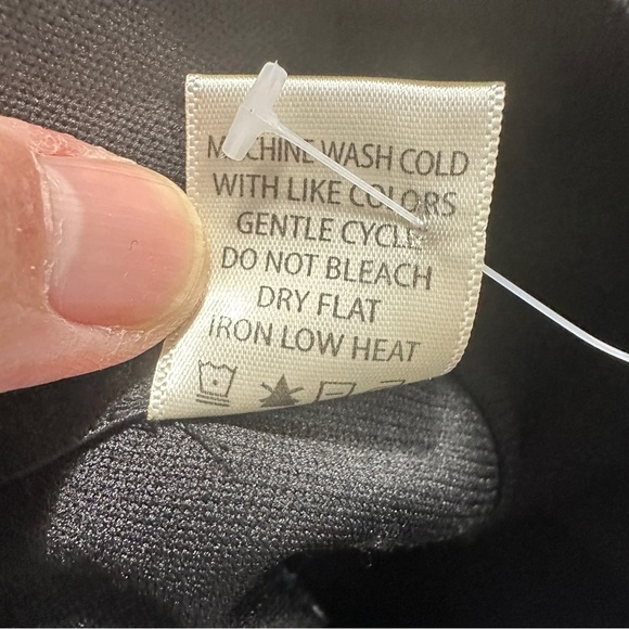 Max Studio wide leg, high rise crops, contrast stitching, zip front, no size tag - Picture 10 of 11